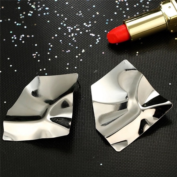 NEW💙💎MODERN SILVERY💍STATEMENT PAPER EARRING💎💙 - Picture 4 of 8